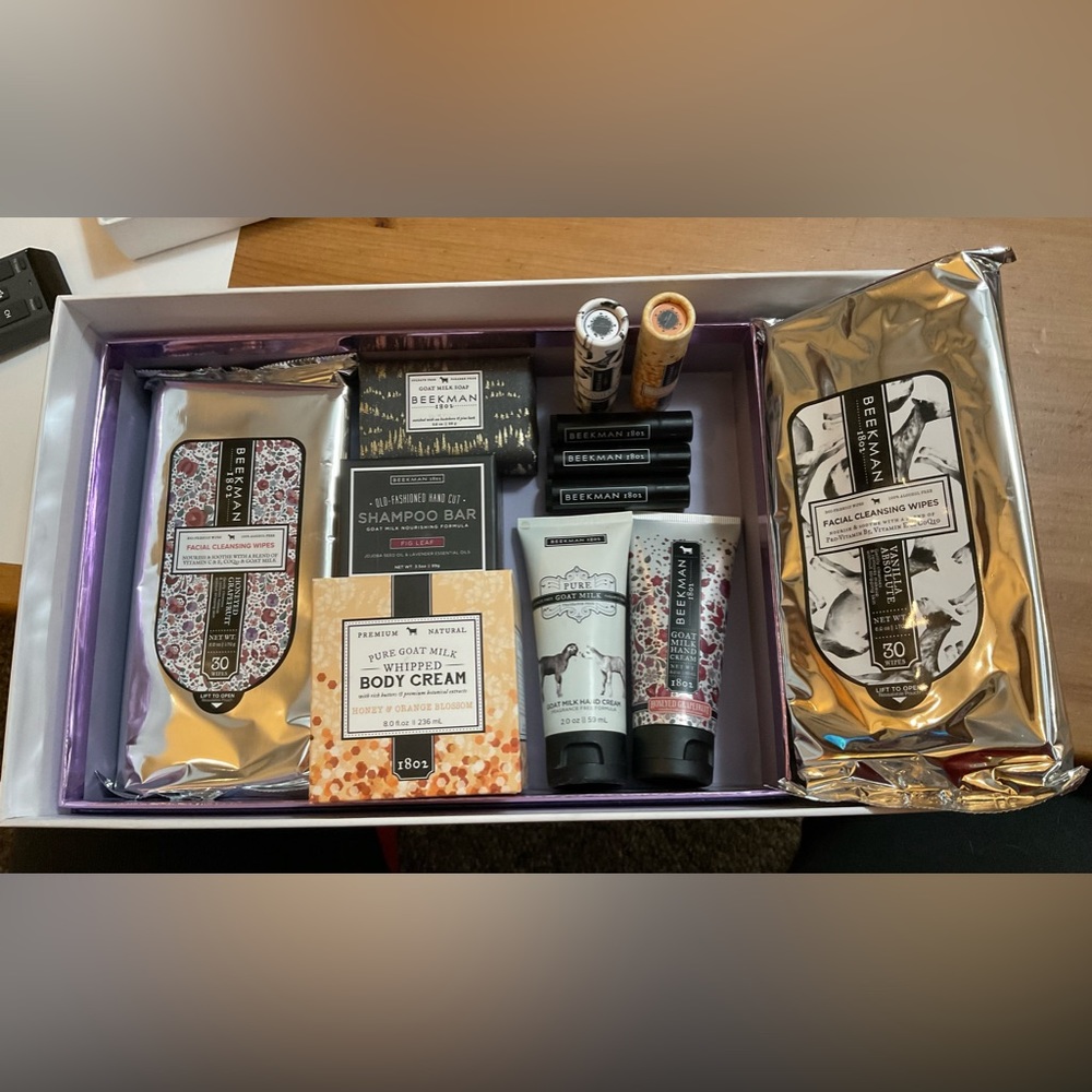 Beekman 1802 Bundle/set with two special boxes Bodycream/Lipbalm/Handcream/soap.